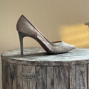 Banana Republic Gray Lace Heels Classic Pointed Toe